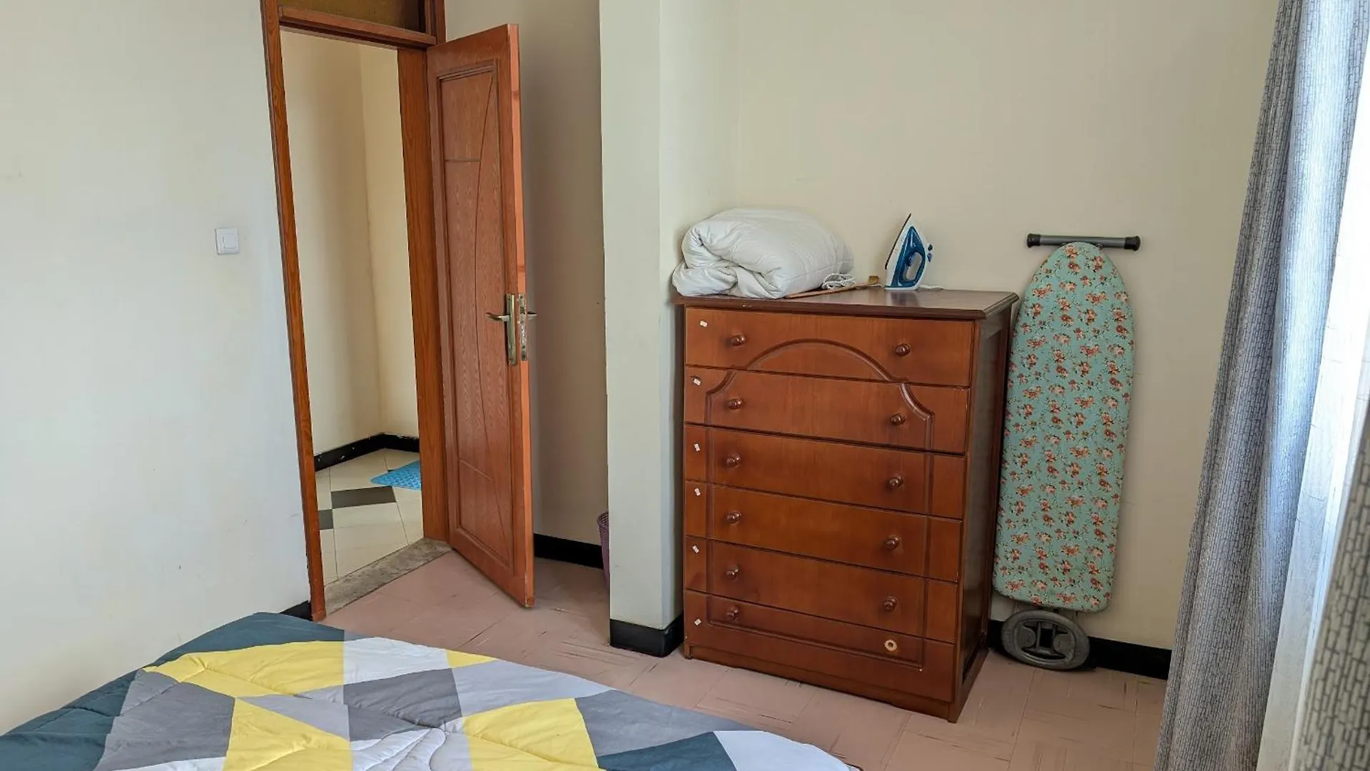 Bright, Modern 2 Bedroom Apt - Secure & Close To Airport Addis Abeba Etiopia